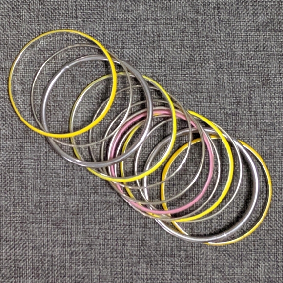 3/$15🍎Bangle Bracelets - Picture 5 of 6